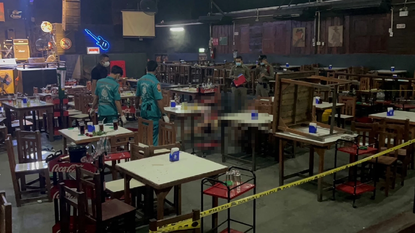 นองเลือด “ตำรวจหน่วยสวาท” เมาหนัก รัวยิงสนั่นกลางผับดัง นักเที่ยวดับ 1 เจ็บ 2