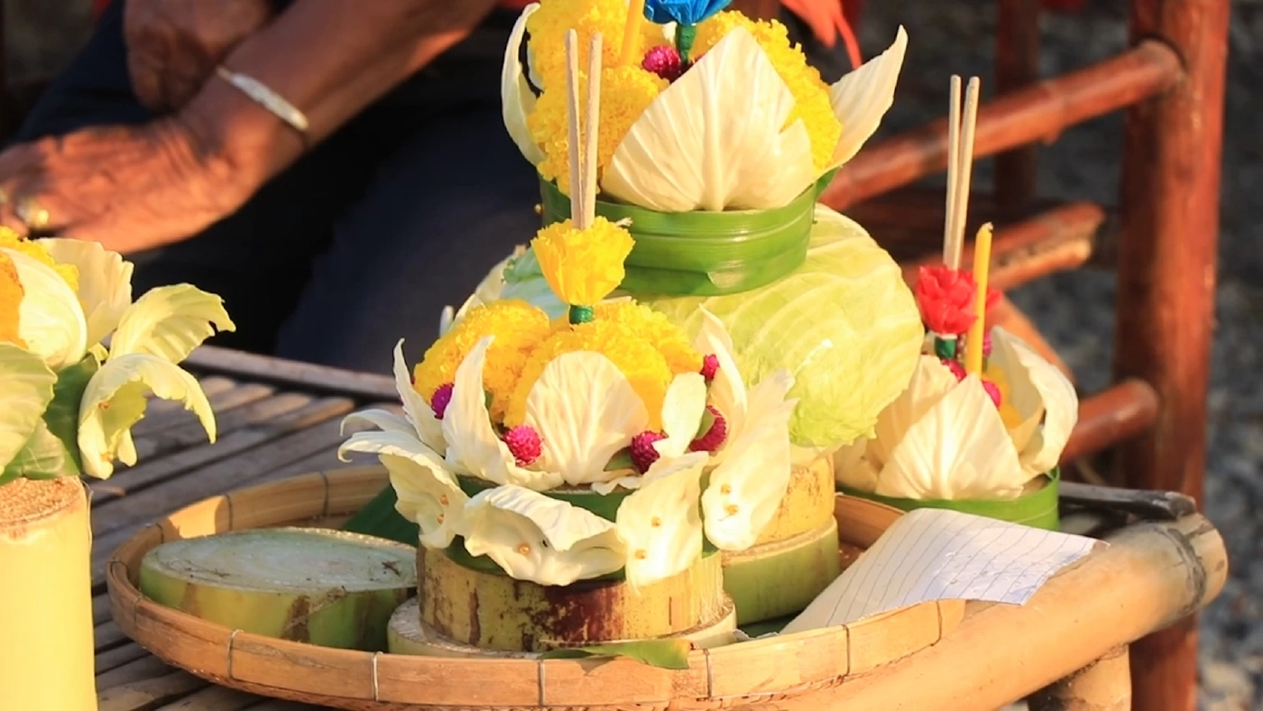 ไอเดียเก๋ ทำ “กระทงกะหล่ำปลี” สร้างรายได้เสริมชุมชน