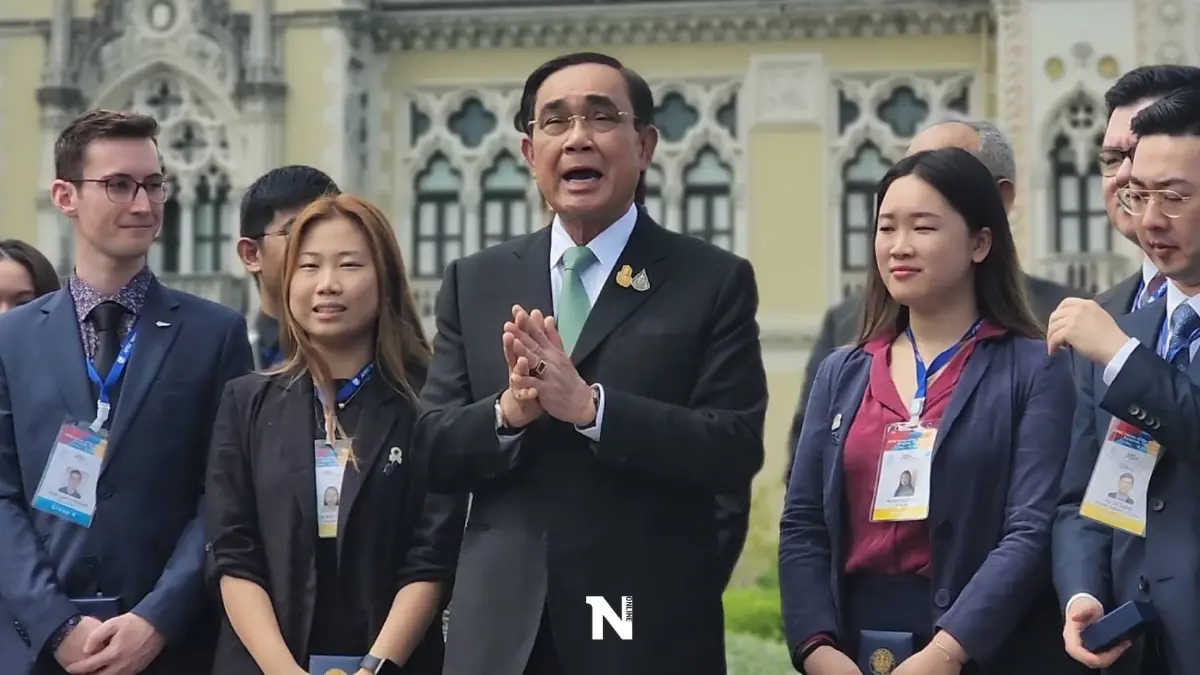 “บิ๊กตู่” ต้อนรับเยาวชน “เอเปค” รับบทเป็นไกด์! อารมณ์ดีพาเดินชมทำเนียบฯ “บิ๊กตู่” ต้อนรับเยาวชน “เอเปค” รับบทเป็นไกด์! อารมณ์ดีพาเดินชมทำเนียบฯ