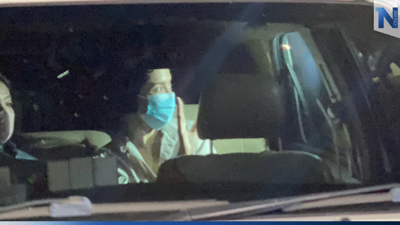 "พิ้งค์กี้" นั่งรถออกจากเรือนจำ โบกมือไอเลิฟยู ทักทายสื่อ