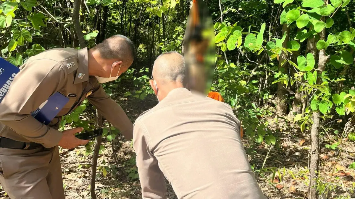 หนุ่มหมอยาสมุนไพร ดับปริศนา แขวนคอลาโลก แต่พบหน้าอกมีรอยถูกแทง