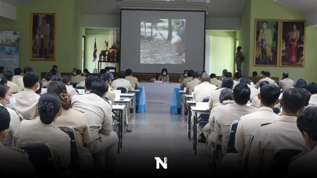 "นายอำเภอสามโคก" ปิดห้องประชุมตรวจฉี่กำนัน-ผู้ใหญ่บ้าน เจอสีม่วง 1 ราย