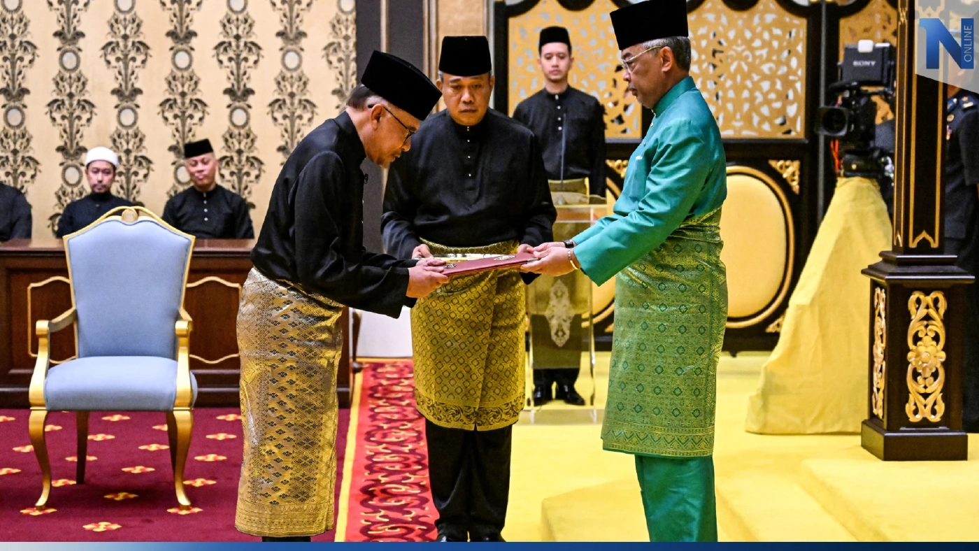 อันวาร์ อิบราฮิม สาบานตนเป็นนายกรัฐมนตรีมาเลเซีย