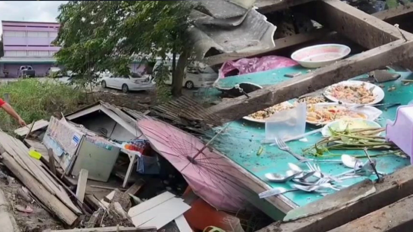 ระทึก ร้านส้มตำพังถล่ม ทั้งร้านร่วงใส่ลูกค้าขณะนั่งจก จนมีผู้บาดเจ็บ ระทึก ร้านส้มตำพังถล่ม ทั้งร้านร่วงใส่ลูกค้าขณะนั่งจก จนมีผู้บาดเจ็บ