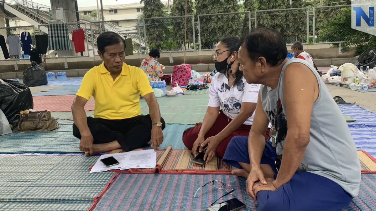 "ถาวร" จับเข่าคุยม็อบเกษตรข้างก.คลัง ปักหลัก 8 เดือนไร้รัฐเหลียวแล(มีคลิป) "ถาวร" จับเข่าคุยม็อบเกษตรข้างก.คลัง ปักหลัก 8 เดือนไร้รัฐเหลียวแล(มีคลิป)