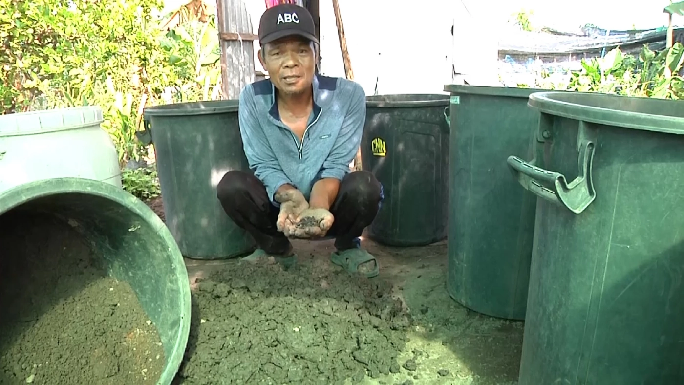 หนุ่มชาวนา เลี้ยง “ไส้เดือนดิน” เป็นอาชีพเสริมขายสร้างรายได้งาม หนุ่มชาวนา เลี้ยง “ไส้เดือนดิน” เป็นอาชีพเสริมขายสร้างรายได้งาม