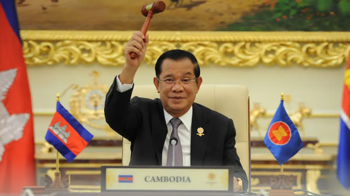 กรุงพนมเปญสั่งปิดธุรกิจ ให้ติดธงและห้ามตากผ้า