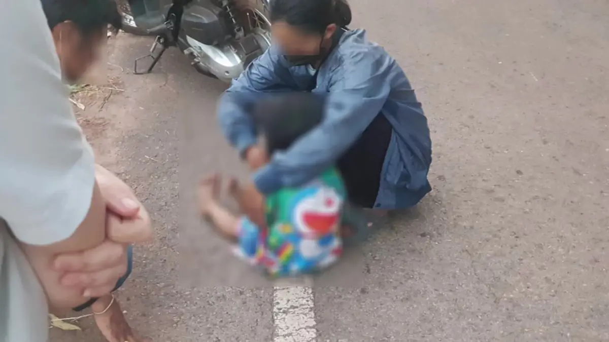 หดหู่ !! แม่ลูก 3 กำลังท้องกระเตงลูกเล็ก ขโมยนมห้างฯ จับได้ไม่เอาความกลับหนี