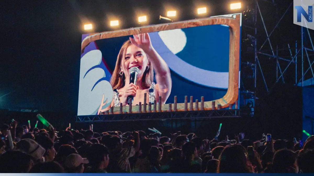 “วี วิโอเลต” เล่นคอนเสิร์ตท่ามกลางสายฝน แฟนๆ ชมแก้ไขปัญหาเฉพาะหน้าได้ดี “วี วิโอเลต” เล่นคอนเสิร์ตท่ามกลางสายฝน แฟนๆ ชมแก้ไขปัญหาเฉพาะหน้าได้ดี