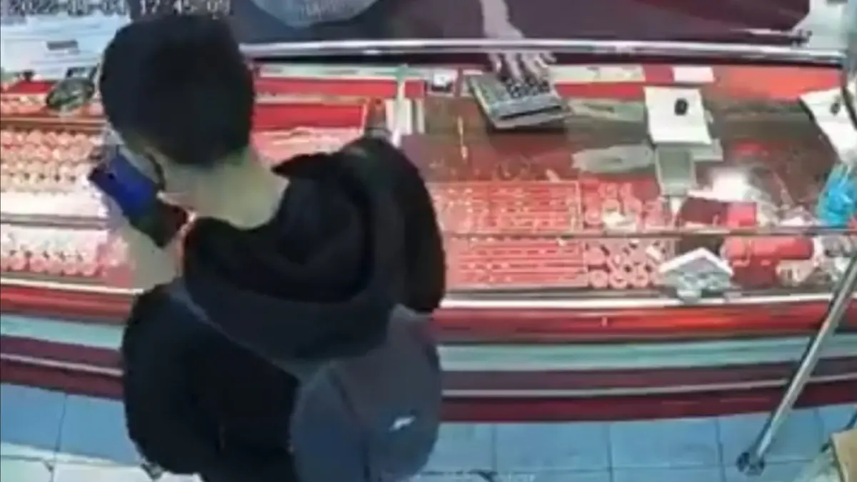 จ่อติด "ประตูนิรภัย" หลังโจรบุกเดี่ยวร้านทอง วิ่งราวสูญ 3 หมื่นบาท