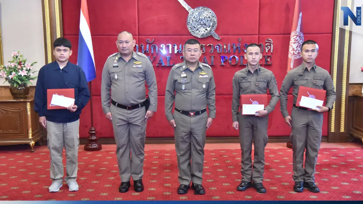 ผบ.ตร. มอบประกาศเกียรติคุณ ตำรวจ "ทำดี มีรางวัล" ผบ.ตร. มอบประกาศเกียรติคุณ ตำรวจ "ทำดี มีรางวัล"