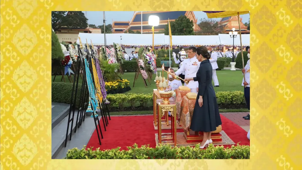 ในหลวง พระราชินี ทรงบำเพ็ญพระราชกุศลอุทิศถวาย รัชกาลที่ ๖ ในหลวง พระราชินี ทรงบำเพ็ญพระราชกุศลอุทิศถวาย รัชกาลที่ ๖