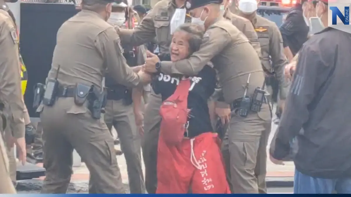 รวบ "ป้าเป้า" ส่อสถานการณ์ตึงเครียด ม็อบประจันหน้า พร้อมตะโกนให้ปล่อยตัว