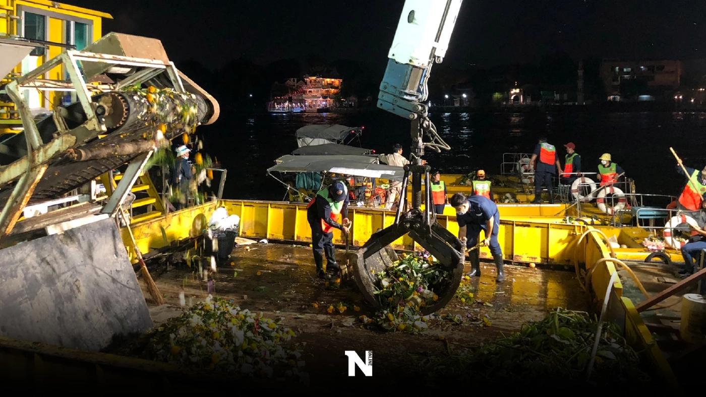 กทม. ลุยเก็บกระทงแม่น้ำเจ้าพระยา คาดเสร็จตี 5 กทม. ลุยเก็บกระทงแม่น้ำเจ้าพระยา คาดเสร็จตี 5