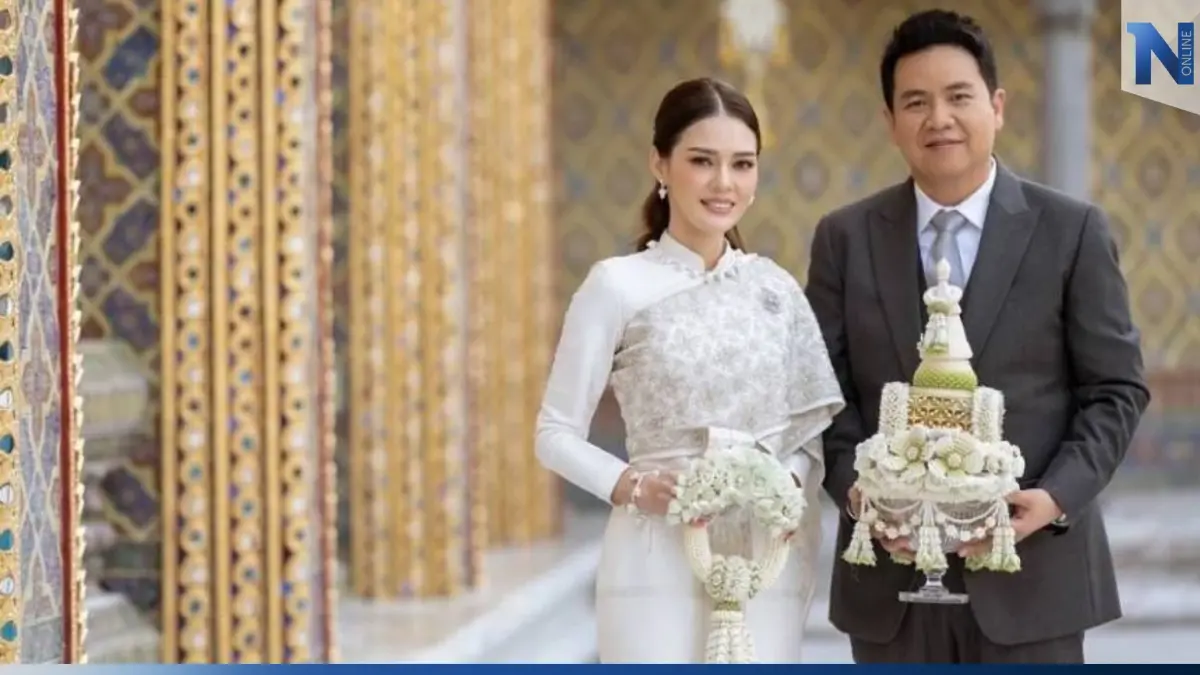 “เดียร์ ปริษา” ควงแขน “หมอบอม” เข้าพิธีรับประทานน้ำพระพุทธมนต์ “เดียร์ ปริษา” ควงแขน “หมอบอม” เข้าพิธีรับประทานน้ำพระพุทธมนต์