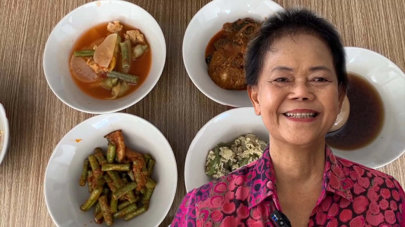 เจ้าของจิวเวลรี่ เปิดร้านข้าวแกง 10 บาท ช่วยชาวบ้านอิ่มท้องราคาถูก เจ้าของจิวเวลรี่ เปิดร้านข้าวแกง 10 บาท ช่วยชาวบ้านอิ่มท้องราคาถูก