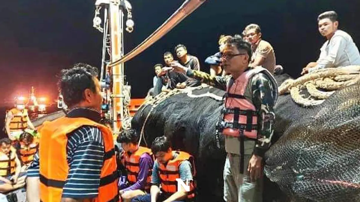 เรือบรรทุกสินค้า 42 ตู้คอนเทนเนอร์ จมกลางทะเลชุมพร เร่งสอบสวนหาสาเหตุ เรือบรรทุกสินค้า 42 ตู้คอนเทนเนอร์ จมกลางทะเลชุมพร เร่งสอบสวนหาสาเหตุ