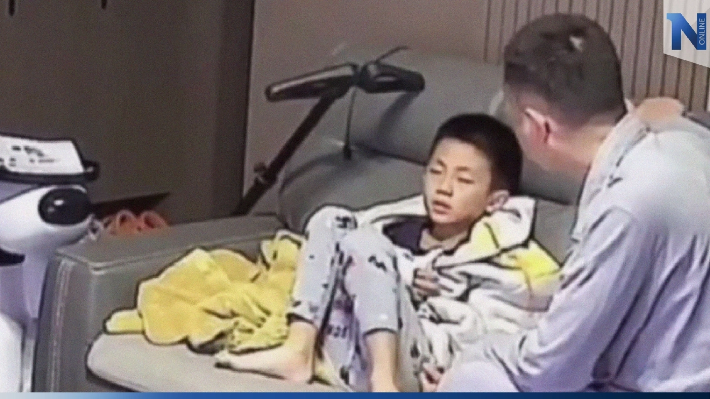 'รักวัวให้ผูก รักลูกลงโทษ' พ่อแม่จีนบังคับลูกชายให้ดูทีวีทั้งคืน (คลิป)