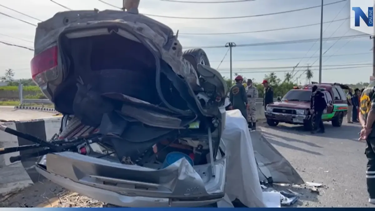 อุทาหรณ์! หนุ่มทาสยาบ้า ซิ่งเก๋งกลับบ้านฉลองปีใหม่ รถแหกโค้งดับคาซากรถ