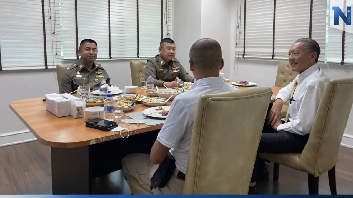 "ชูวิทย์" โผล่มอบรถให้ รพ.ตำรวจ ปิดห้องกินข้าวเคลียร์ใจบิ๊ก ตร. คดีตู้ห่าว "ชูวิทย์" โผล่มอบรถให้ รพ.ตำรวจ ปิดห้องกินข้าวเคลียร์ใจบิ๊ก ตร. คดีตู้ห่าว