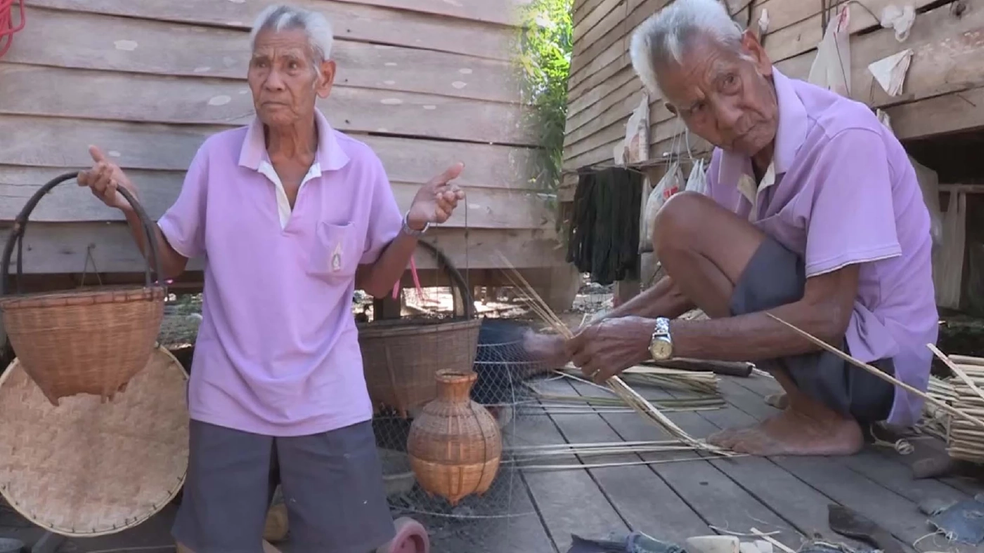 ตาวัย 80 สู้ชีวิต เครื่องจักสานจากไม้ไผ่หารายได้เลี้ยงชีพ