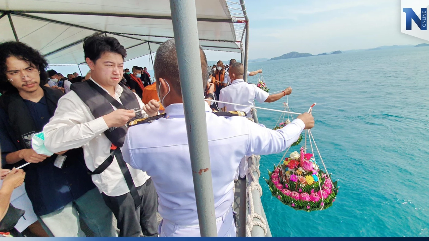 ทร.นำอัฐิ 3 วีรชน "เรือหลวงสุโขทัย" ทำพิธีลอยอังคาร ส่งดวงวิญญาณ
