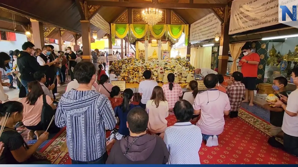 นทท.แห่ขอพรหลวงพ่อทันใจ วัดดอยคำ เสริมความเป็นสิริมงคลต้อนรับปีใหม่ นทท.แห่ขอพรหลวงพ่อทันใจ วัดดอยคำ เสริมความเป็นสิริมงคลต้อนรับปีใหม่