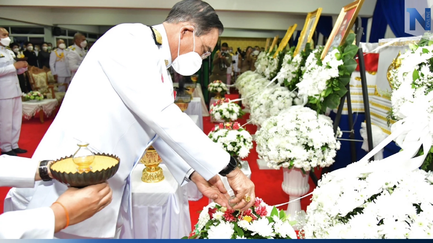 นายกฯ เป็นประธานพิธีพระราชทานน้ำหลวงอาบศพกำลังพล "เรือหลวงสุโขทัย"