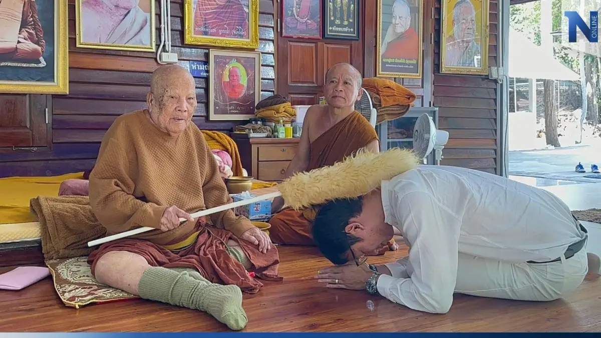 "เบลล์ ขอบสนาม" กราบขอขมากรรม "หลวงปู่แสง" เพื่อลาบวช (มีคลิป)