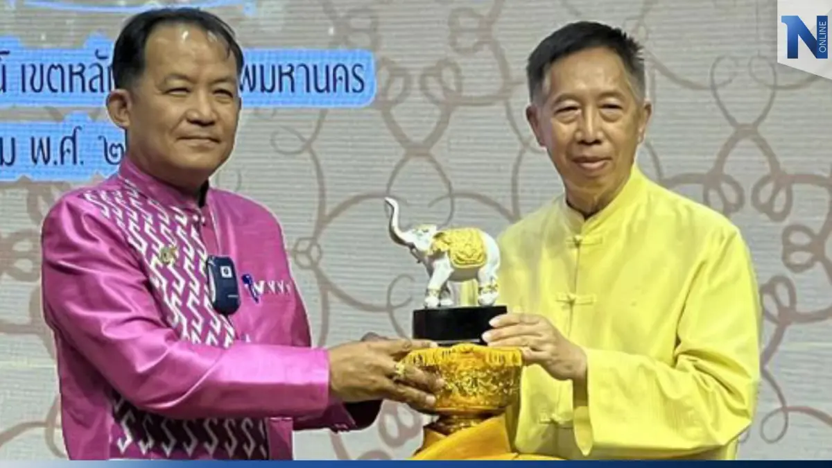 “พี่ศรีฯ” อวดรางวัล “ผู้นำองค์กรดีเด่น” เป็นกำลังใจต่อสู้นักการเมืองฉ้อฉล “พี่ศรีฯ” อวดรางวัล “ผู้นำองค์กรดีเด่น” เป็นกำลังใจต่อสู้นักการเมืองฉ้อฉล