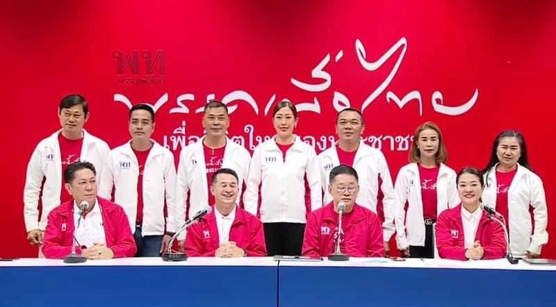 “เพื่อไทย” เปิดตัว “น้องพลอย” ทายาท “แคล้ว ธนิกุล” ลงส.ส. เขต 3 กาญจนบุรี