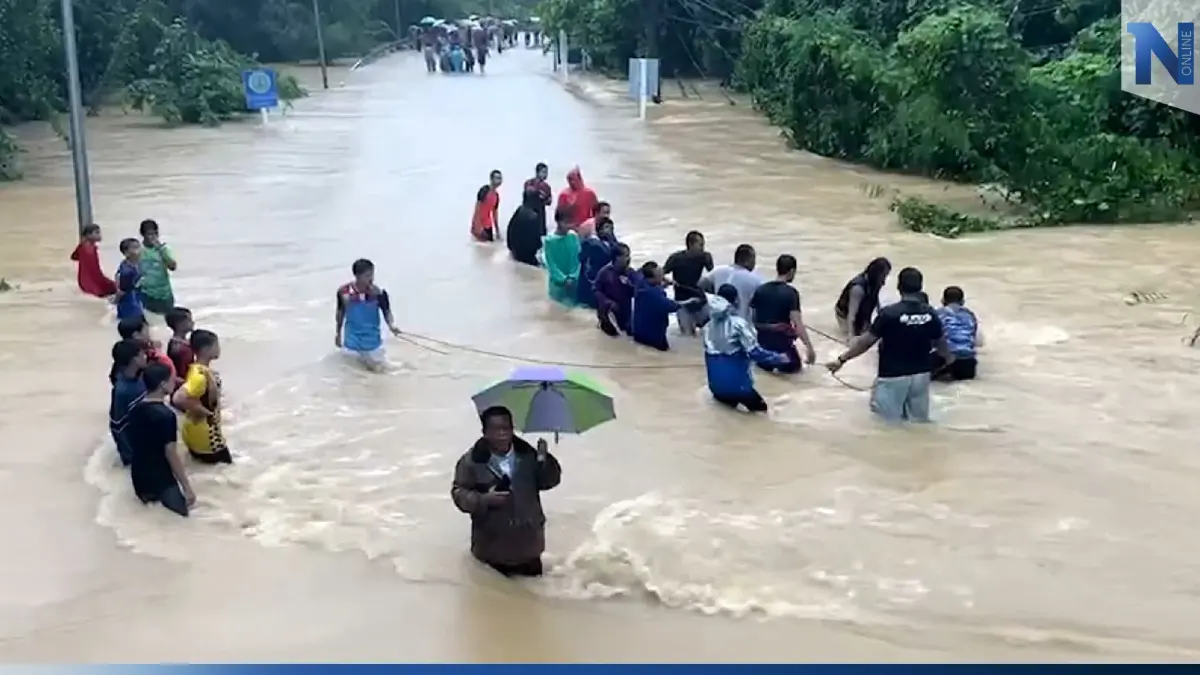 เศร้า! น้ำท่วมนราธิวาส รถเก๋งถูกกระแสน้ำพัดตกถนน 3 ชีวิตจมดับ