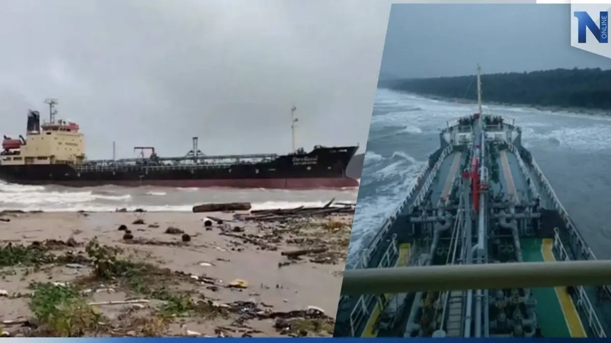 คลื่มลมในอ่าวไทยแรง ซัดเรือบรรทุกน้ำมันเกยตื้นชายหาดแหลมสมิหลา สงขลา คลื่มลมในอ่าวไทยแรง ซัดเรือบรรทุกน้ำมันเกยตื้นชายหาดแหลมสมิหลา สงขลา
