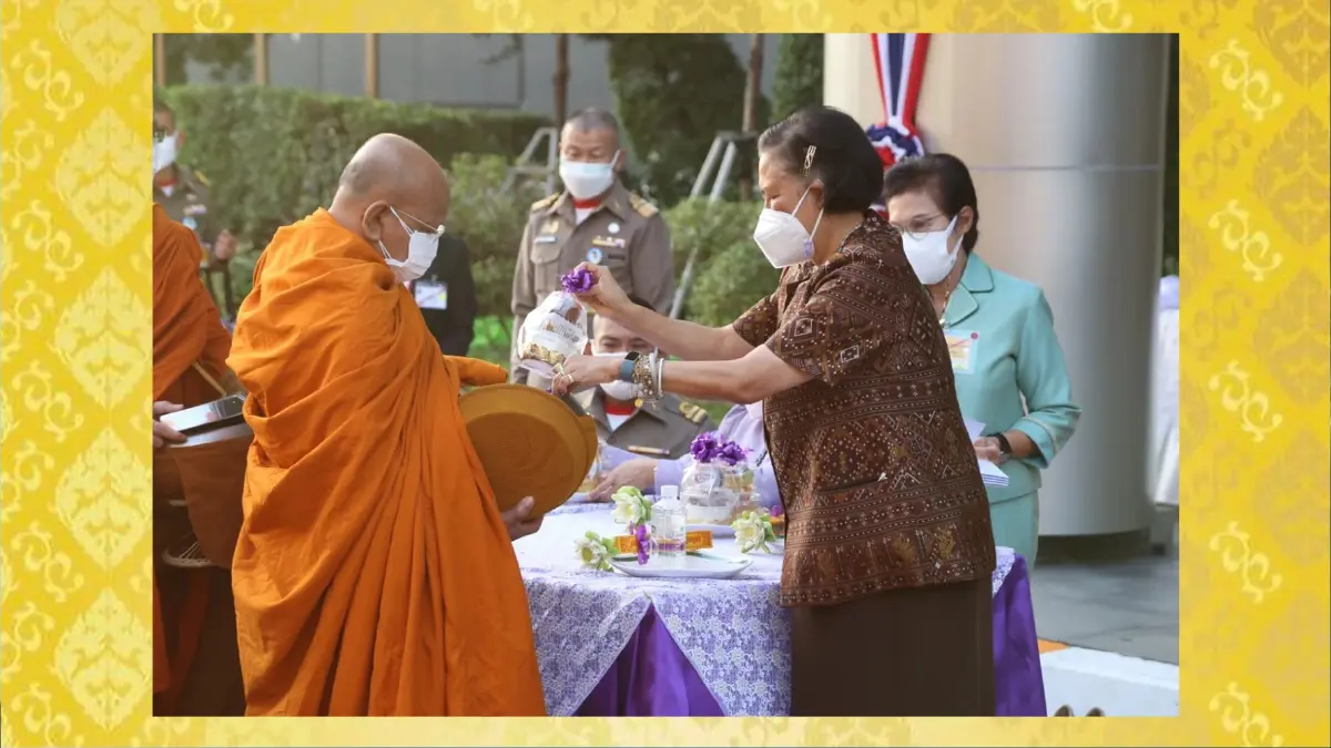 กรมสมเด็จพระเทพ ทรงบาตร พระราชทานพรในโอกาสส่งท้ายปีเก่าต้อนรับปีใหม่ 2566