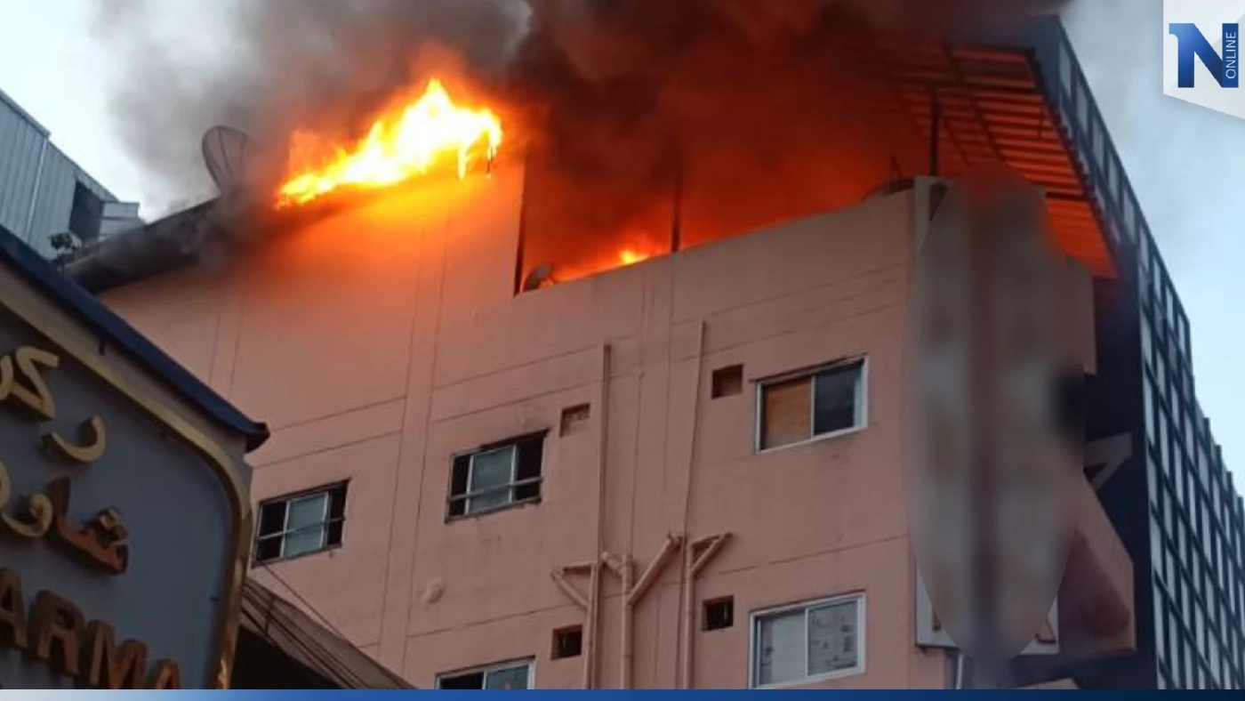 ระทึก! เพลิงไหม้อาคาร ในซอยสุขุมวิท จนท. เร่งฉีดน้ำสกัดเพลิง (มีคลิป)