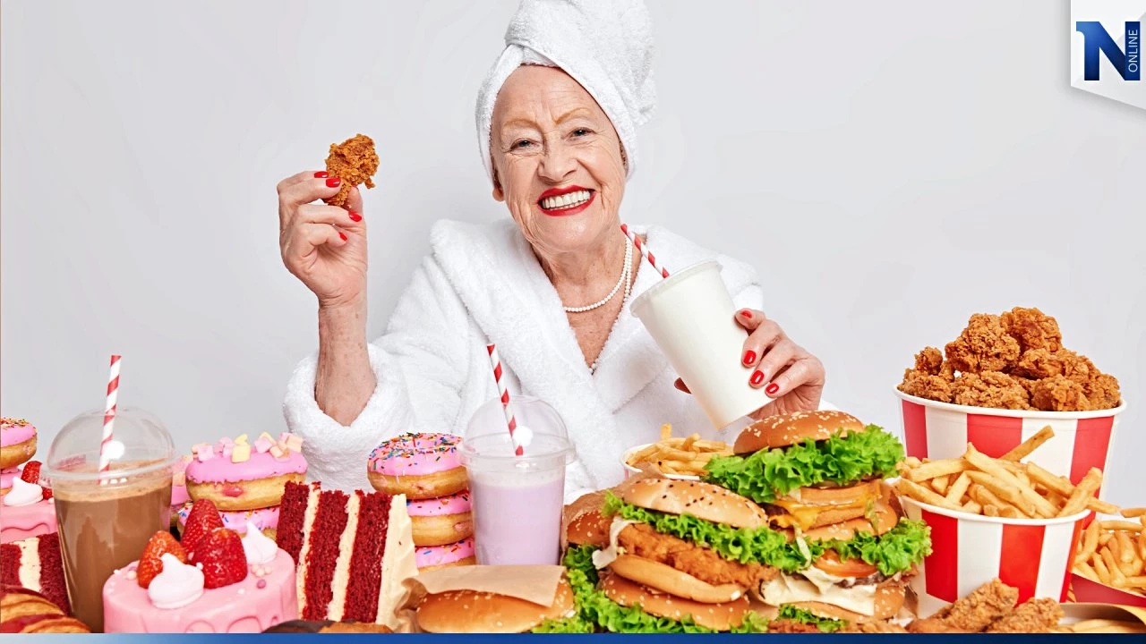 5 อาหารกินเร่งแก่ vs 5 อาหารช่วยชะลอวัย