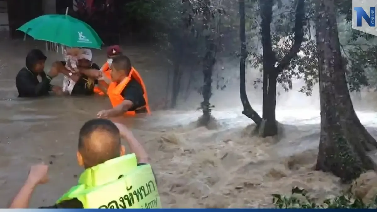 "สงขลา" น่าเป็นห่วง น้ำป่าไหลทะลักเข้าท่วมบ้านเรือนถนนสายหลักจม (ชมคลิป)
