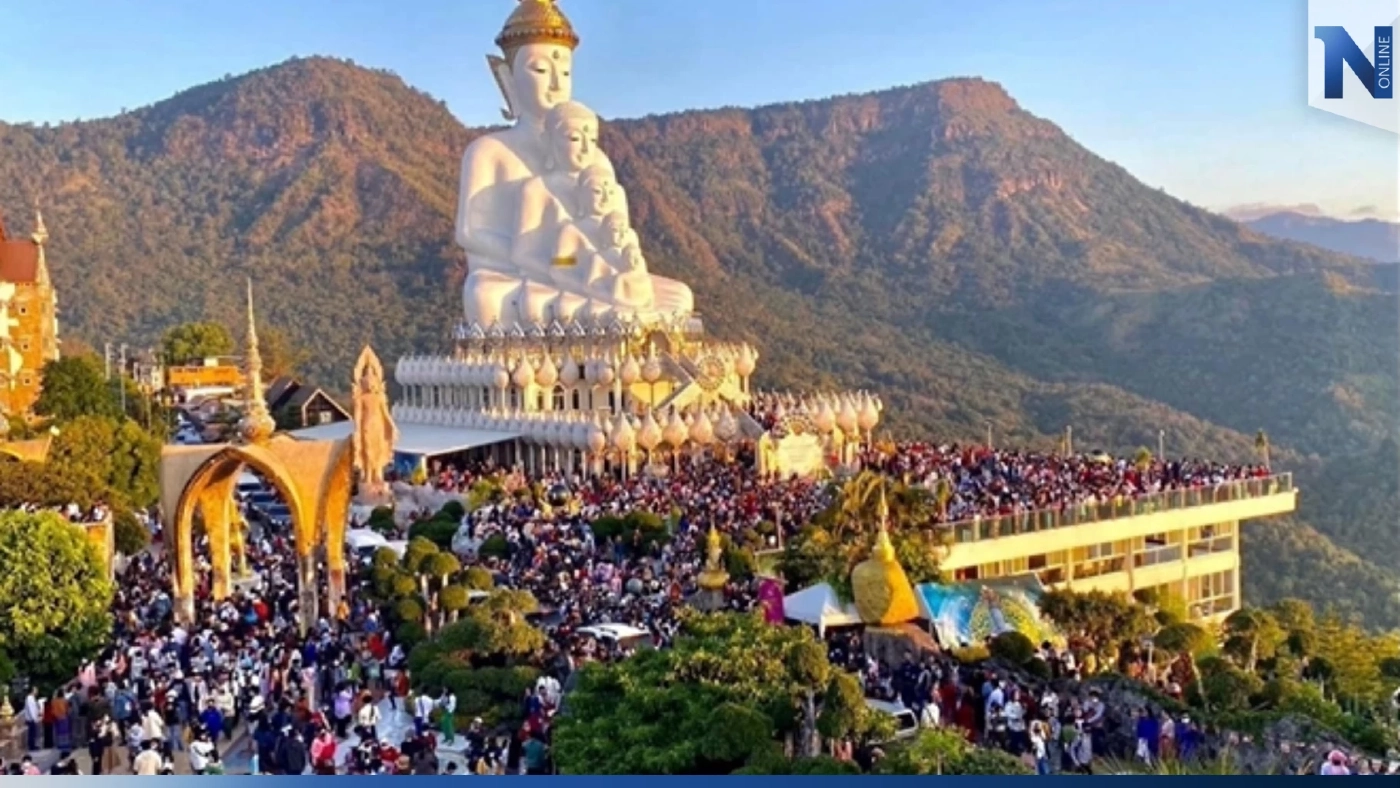 ทะลักล้น! แรงงานเมียนม่านับหมื่นคน แห่เที่ยว "วัดผาซ่อนแก้ว" ช่วงปีใหม่ ทะลักล้น! แรงงานเมียนม่านับหมื่นคน แห่เที่ยว "วัดผาซ่อนแก้ว" ช่วงปีใหม่