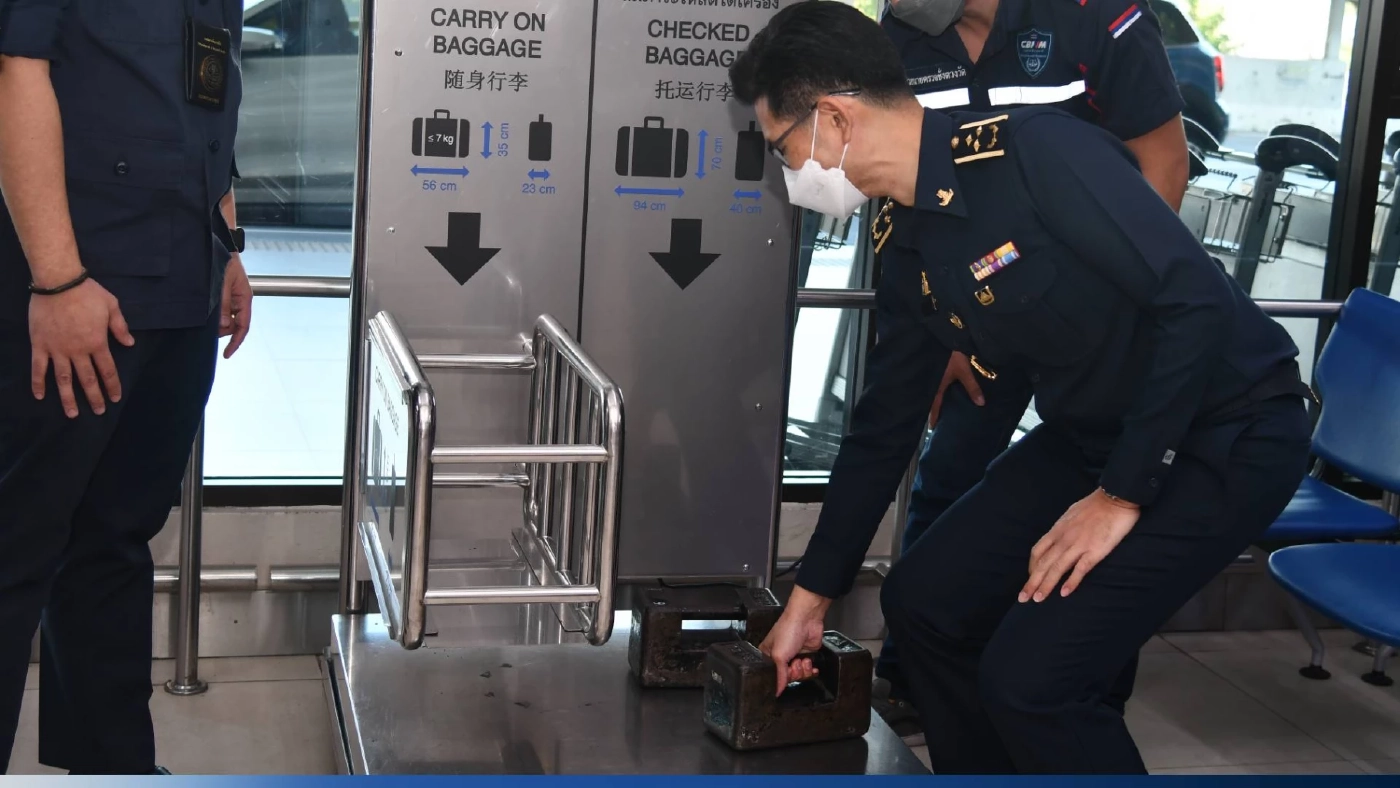คน. ลงตรวจ เครื่องชั่งน้ำหนักกระเป๋า ทุกสนามบิน  ดูแลผู้โดยสารเดินทางปีใหม่