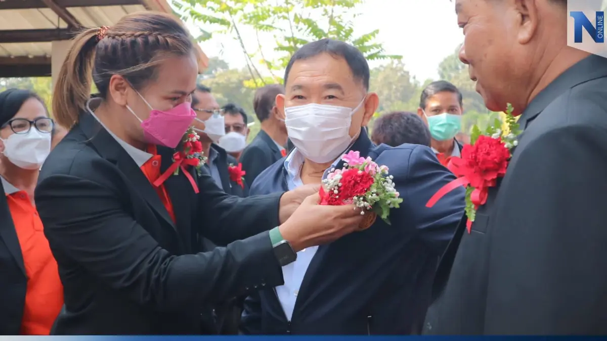 สะพัด! "กำนันป้อ" หนีบลูก-หลานชาย จ่อย้ายหนี "ภูมิใจไทย" เข้า "เพื่อไทย" สะพัด! "กำนันป้อ" หนีบลูก-หลานชาย จ่อย้ายหนี "ภูมิใจไทย" เข้า "เพื่อไทย"