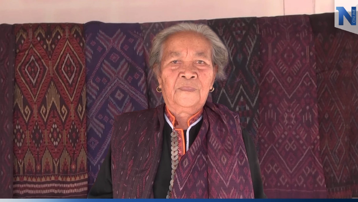 กลุ่มสตรีสูงอายุ ร่วมอนุรักษ์ทอผ้าซิ่นไหมโบราณ ขายสร้างรายได้ กลุ่มสตรีสูงอายุ ร่วมอนุรักษ์ทอผ้าซิ่นไหมโบราณ ขายสร้างรายได้