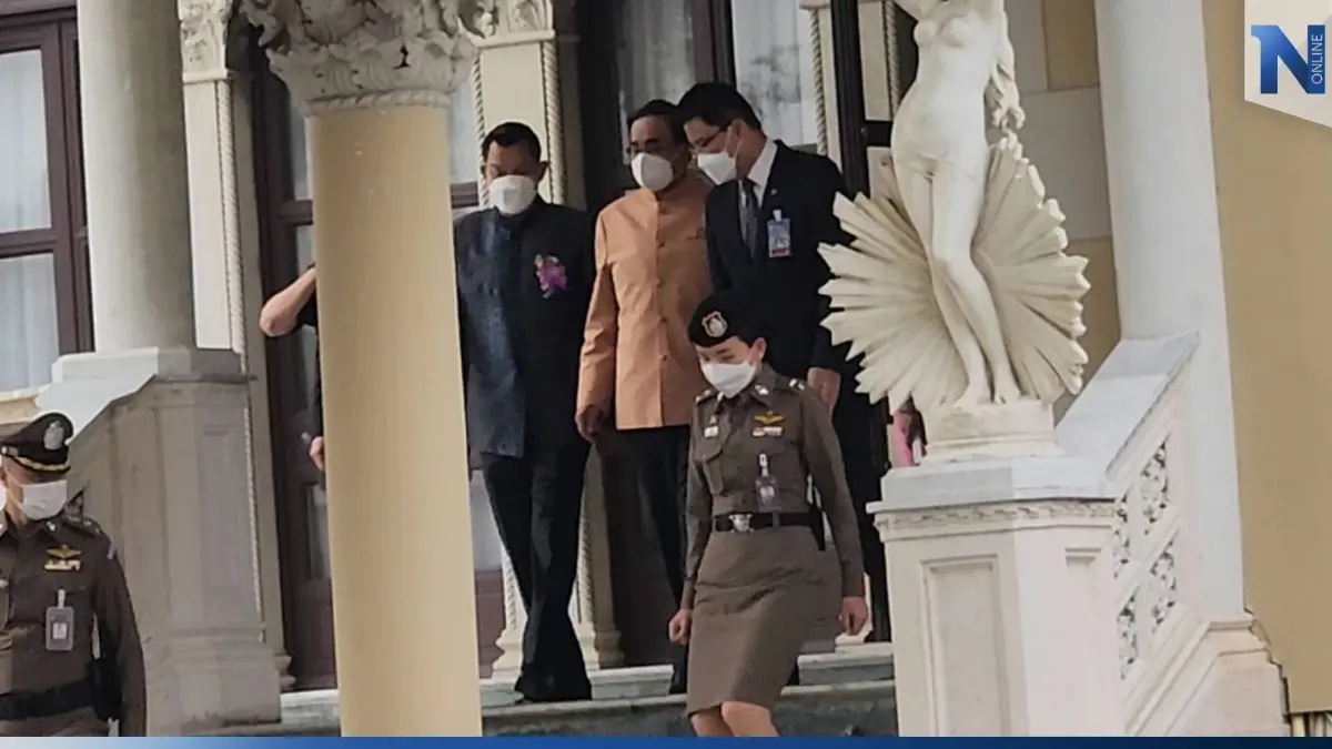"บิ๊กตู่-บิ๊กป้อม" นิ่งทั้งคู่ เมินตอบปมการเมืองร้อน ก่อนเข้าประชุมครม. "บิ๊กตู่-บิ๊กป้อม" นิ่งทั้งคู่ เมินตอบปมการเมืองร้อน ก่อนเข้าประชุมครม.