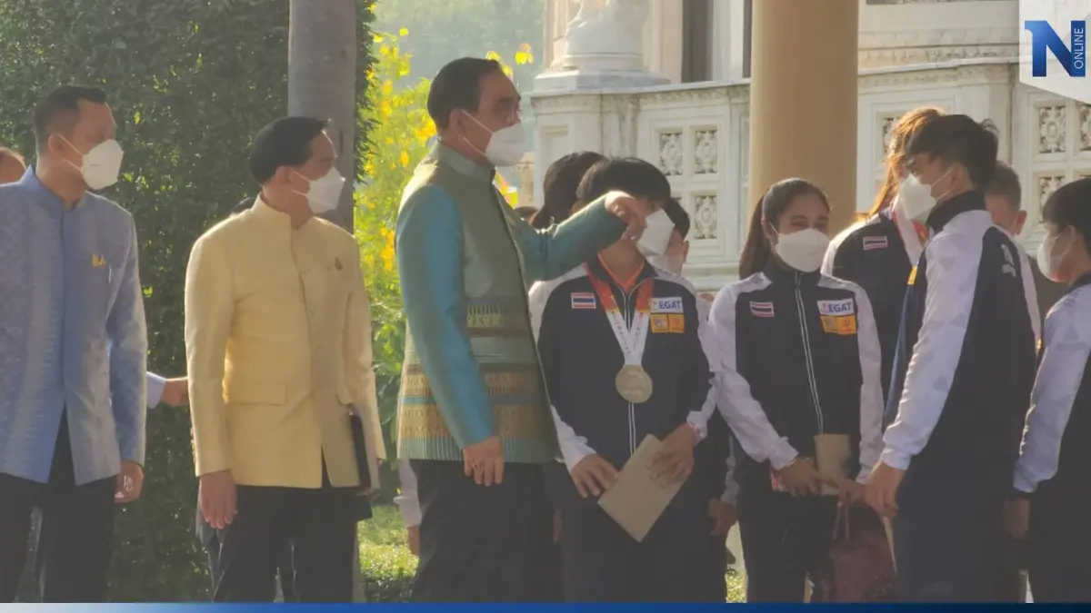 "นายกฯ" ปัดตอบ ไร้เงา "พล.อ.ประวิตร" ขอลาประชุมอ้างป่วย หลังลงพื้นที่วานนี้ "นายกฯ" ปัดตอบ ไร้เงา "พล.อ.ประวิตร" ขอลาประชุมอ้างป่วย หลังลงพื้นที่วานนี้