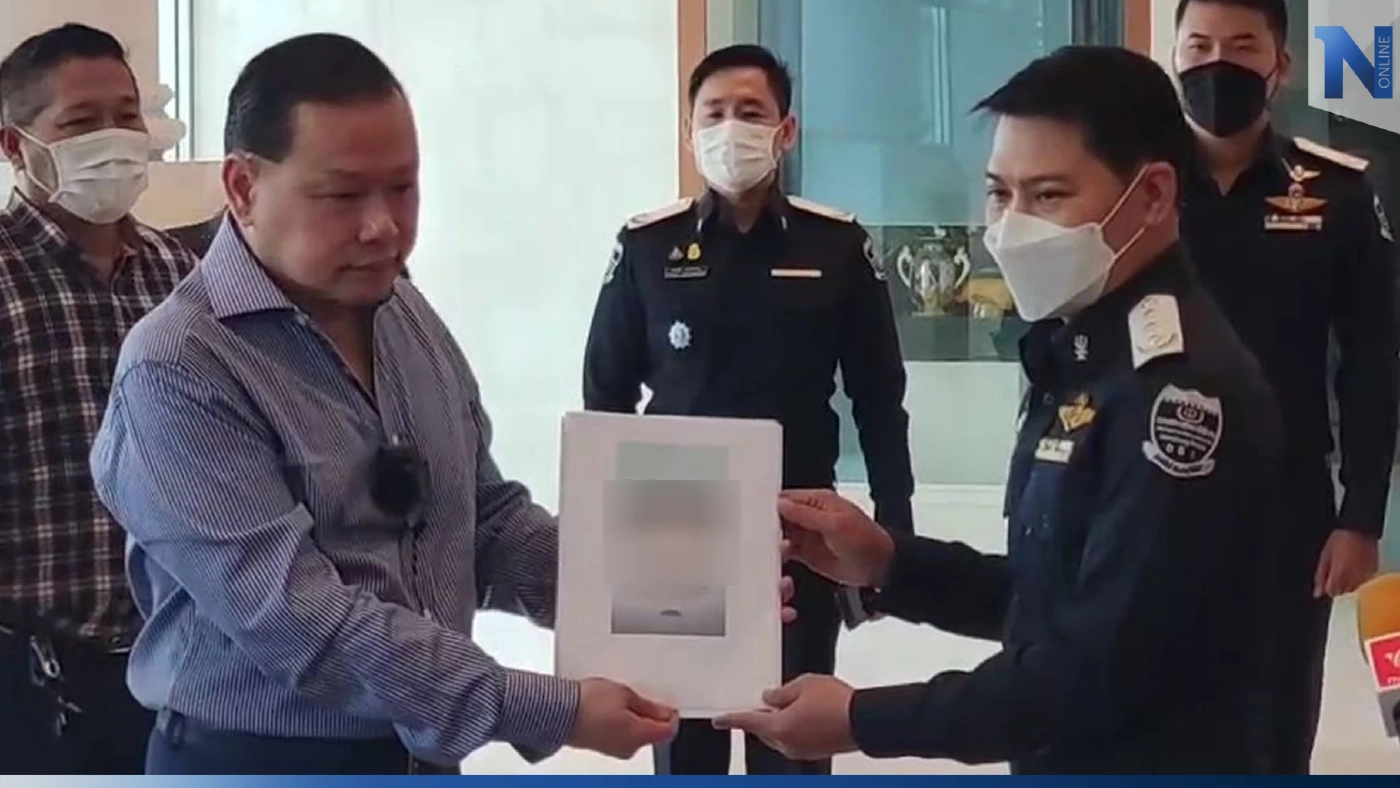 "สันธนะ" มอบหลักฐานธุรกิจสีเทา โยง "นอท กองสลากพลัส" ให้ดีเอสไอ "สันธนะ" มอบหลักฐานธุรกิจสีเทา โยง "นอท กองสลากพลัส" ให้ดีเอสไอ