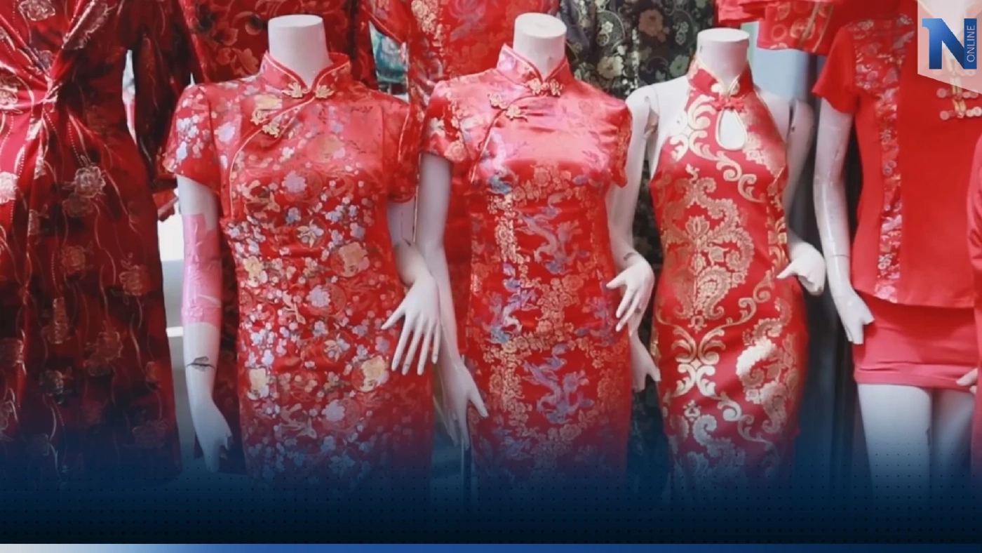 ประชาชนแห่หาซื้อ 'เสื้อสีแดง' ขายดีรับตรุษจีนปีนี้ ประชาชนแห่หาซื้อ 'เสื้อสีแดง' ขายดีรับตรุษจีนปีนี้