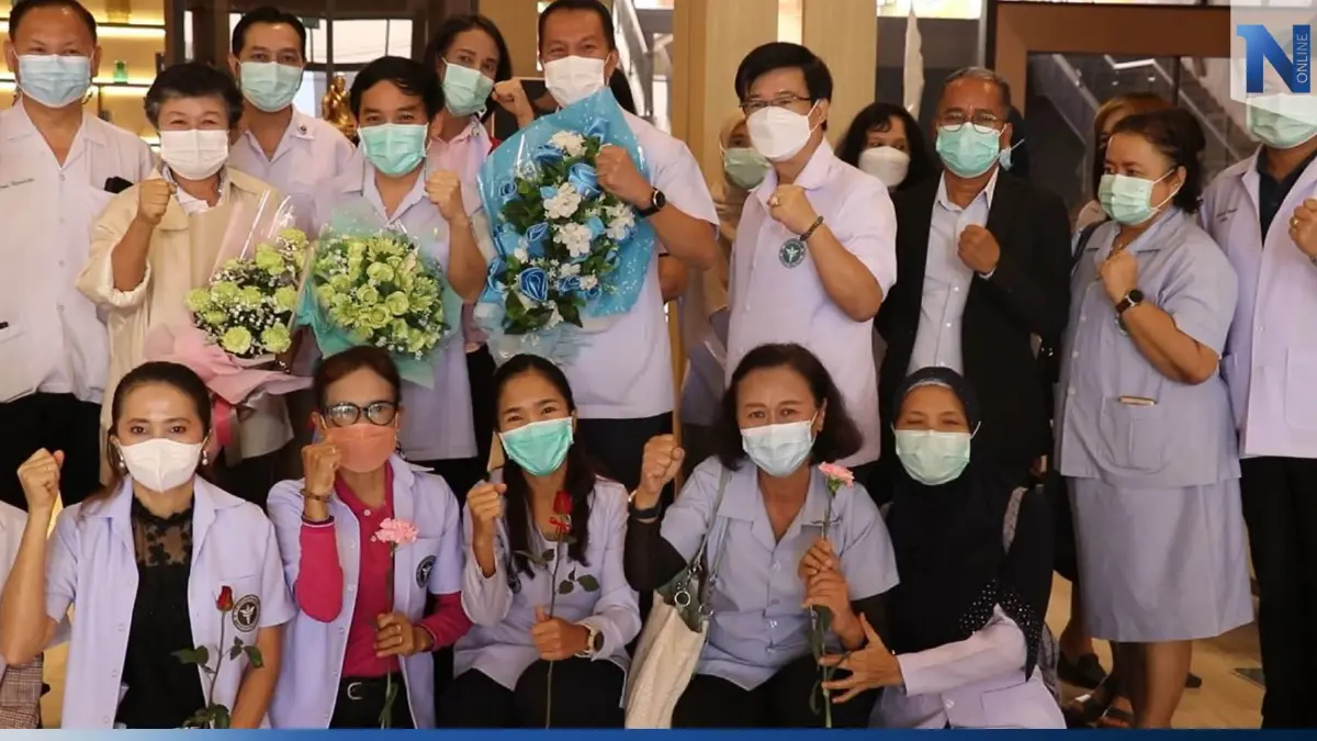 กลุ่มแพทย์ รพช. 7 จังหวัดภาคใต้ แสดงพลังต้านคำสั่งย้าย "หมอสุภัทร"