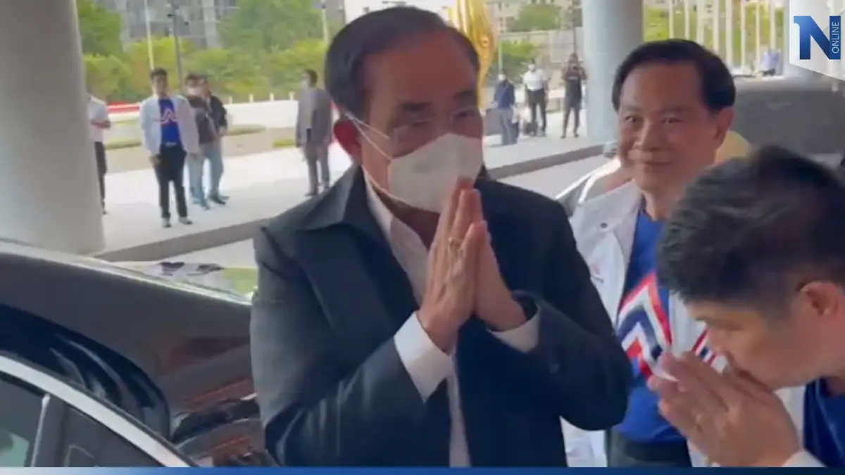 ไม่ใช้รถหลวง! “บิ๊กตู่” นั่งรถส่วนตัว ไม่มีรถนำขบวน เปิดตัวร่วมงาน รทสช.