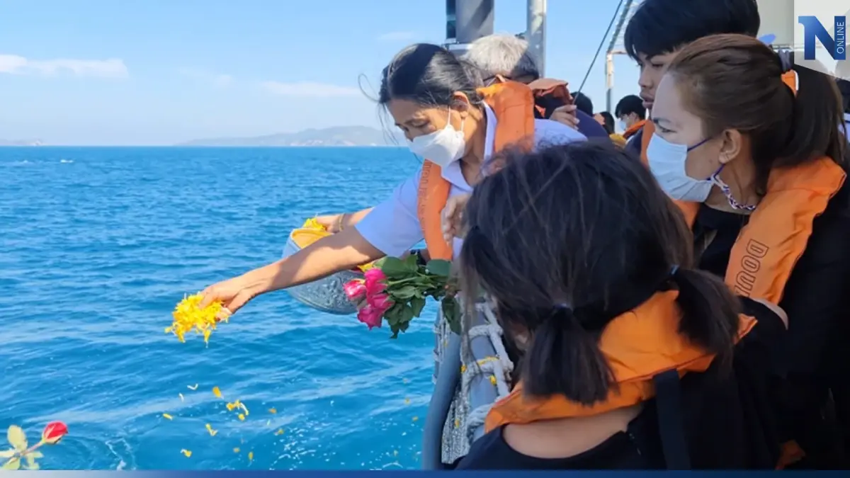 "เรือหลวงปัตตานี" นำอัฐิ 4 วีรชน "เรือหลวงสุโขทัย" ลอยอังคารอ่าวสัตหีบ "เรือหลวงปัตตานี" นำอัฐิ 4 วีรชน "เรือหลวงสุโขทัย" ลอยอังคารอ่าวสัตหีบ
