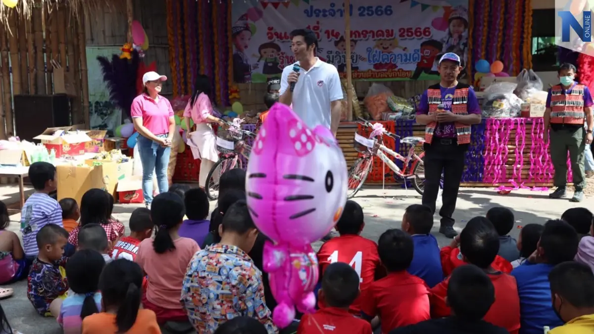 “ธนาธร” ควง “นายก อบต.” คณะก้าวหน้า ร่วมงานวันเด็กชุมชนม้งใหญ่สุดในไทย “ธนาธร” ควง “นายก อบต.” คณะก้าวหน้า ร่วมงานวันเด็กชุมชนม้งใหญ่สุดในไทย