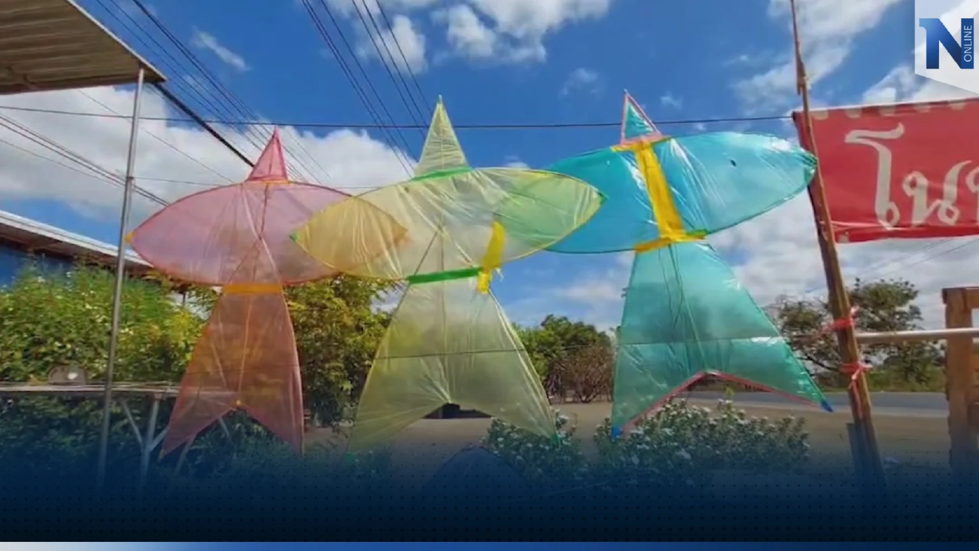 ของเล่นสุดฮิต! 'ว่าว' จากเสื้อกันฝนเล่นในฤดูหนาว ของเล่นสุดฮิต! 'ว่าว' จากเสื้อกันฝนเล่นในฤดูหนาว